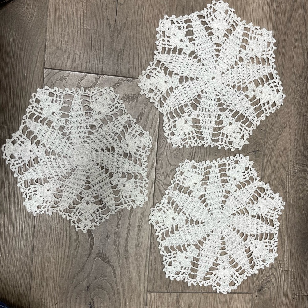 Set of 3 White Hand Crochet Lace Doilies Table Placemats Runners Farmhouse - Picture 1 of 4